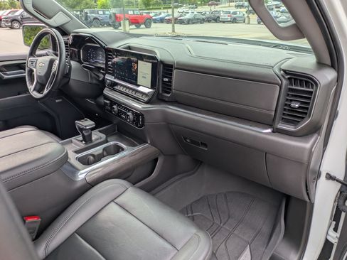 Used 2023 Chevrolet Silverado 1500 LTZ AWD/4WD image 40