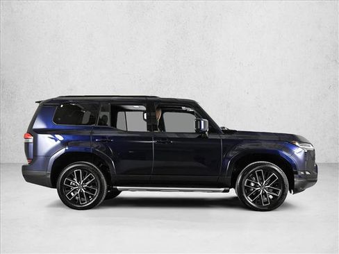 Used 2025 Lexus GX 550 w/ Accessory Package (2T) image 4