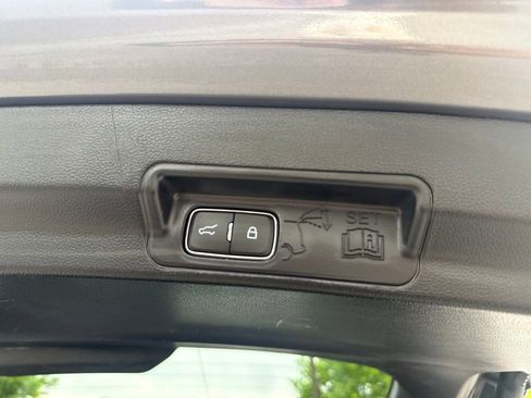 Used 2022 Ford Explorer XLT w/ Equipment Group 202A AWD/4WD image 28