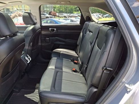 Certified 2022 Kia Sorento S w/ Panoramic Sunroof Package FWD image 11