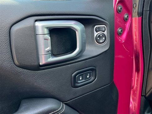 Used 2021 Jeep Wrangler Unlimited Sahara image 32