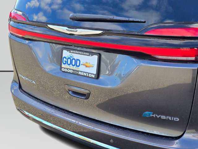 Used 2022 Chrysler Pacifica Touring-L FWD image 14