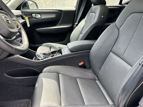 New 2024 Volvo XC40 B5 Plus w/ Climate Package image 34