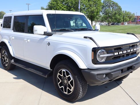 Used 2025 Ford Bronco Outer Banks AWD/4WD image 4