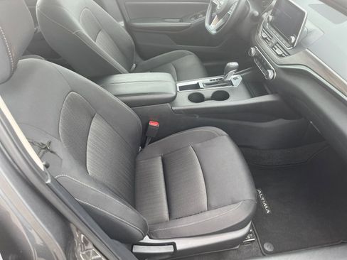 Used 2025 Nissan Altima 2.5 SV image 37