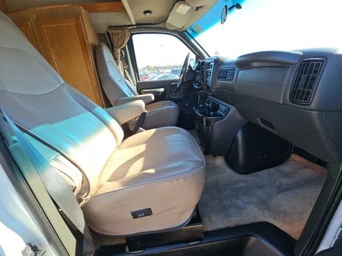 Used 2002 Chevrolet Express 3500 Extended w/ Preferred Equipment Group 2 image 10