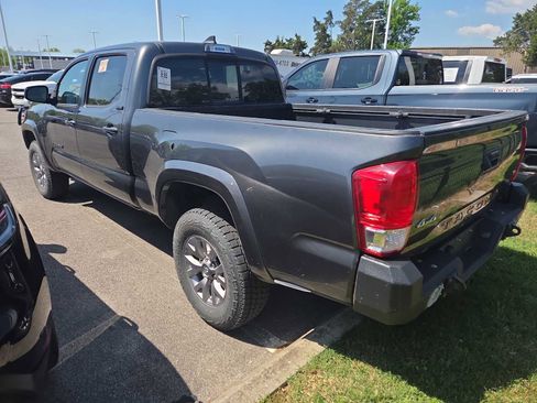 Used 2016 Toyota Tacoma SR5 w/ SR5 Appearance Package (SN) AWD/4WD image 5