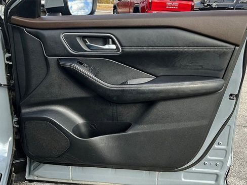 Used 2023 Nissan Rogue Platinum w/ Platinum Premium Package image 28