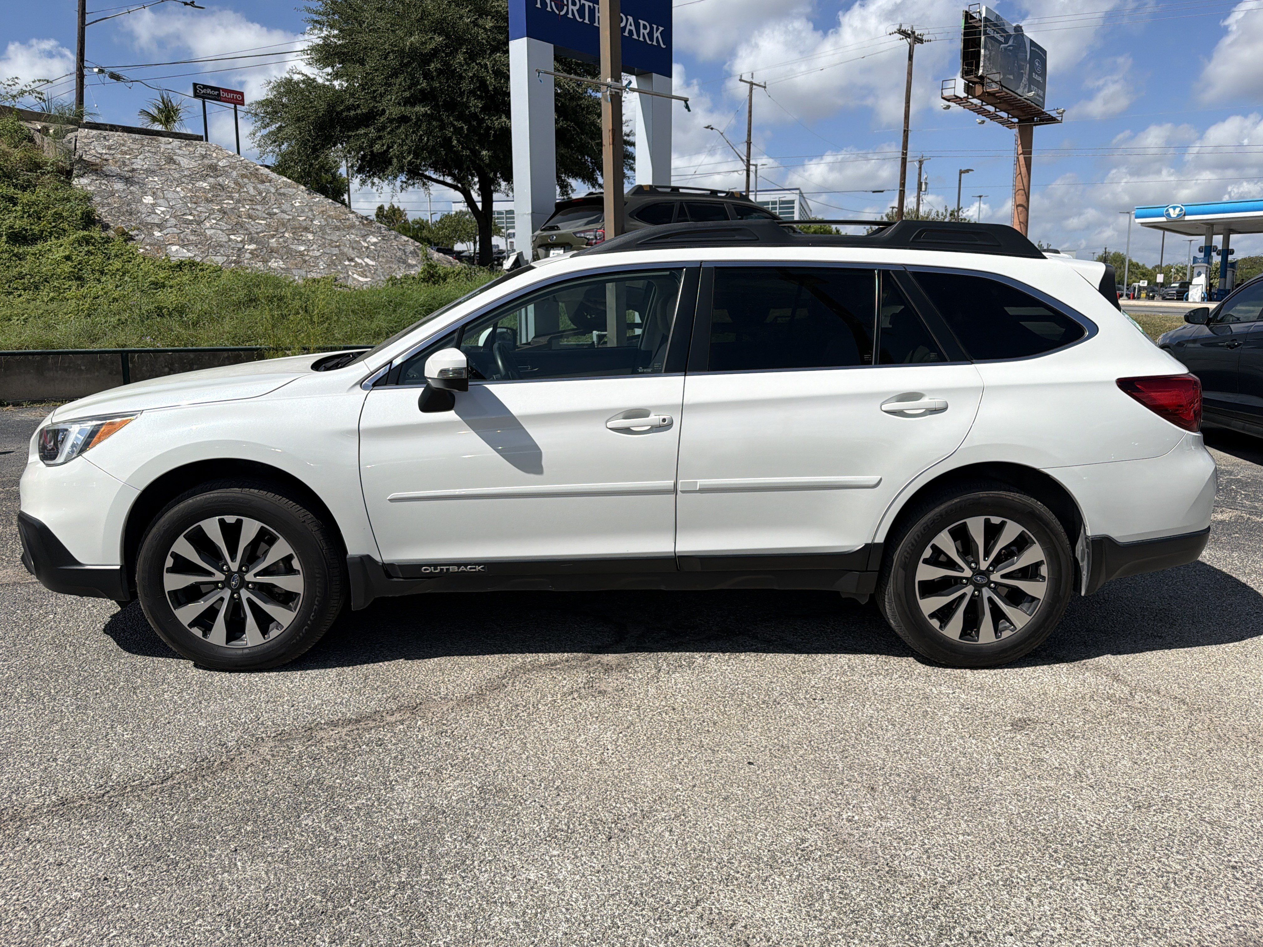 Used 2017 Subaru Outback 2.5i Limited AWD/4WD image 6