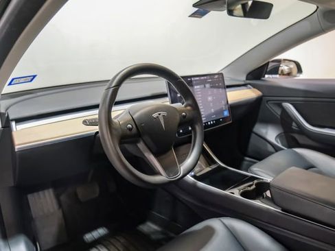 Used 2019 Tesla Model 3 Standard Range Plus image 3