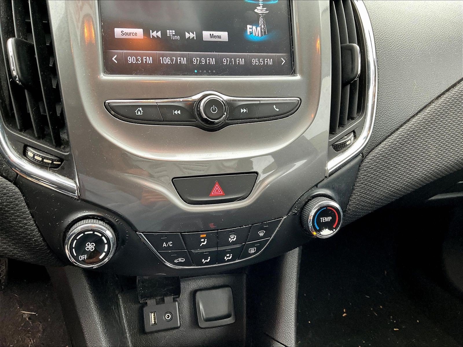 Used 2017 Chevrolet Cruze LT FWD image 16