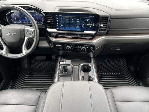 Used 2024 Chevrolet Silverado 1500 RST AWD/4WD image 35
