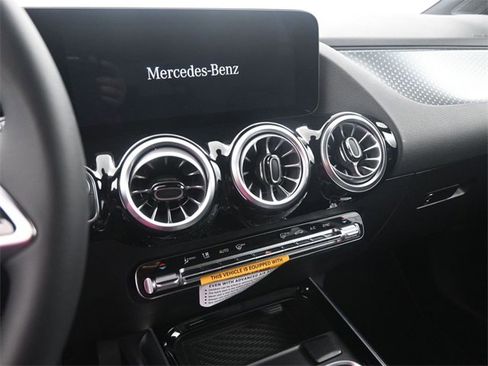 New 2025 Mercedes-Benz GLA 250 image 2