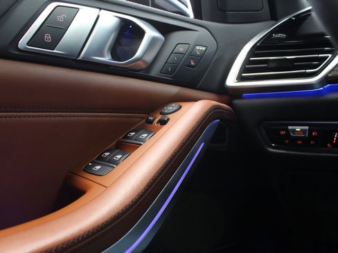 Used 2022 BMW X5 xDrive40i w/ Executive Package image 78