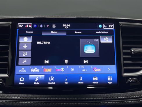 Used 2025 Chrysler Pacifica Limited FWD image 19