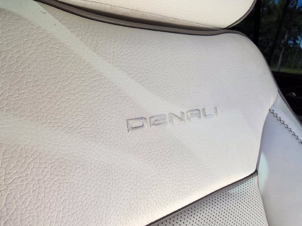 Used 2022 GMC Yukon Denali RWD image 30