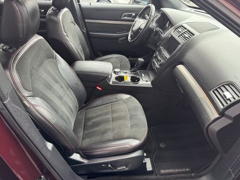 Used 2018 Ford Explorer XLT w/ Equipment Group 202A image 12