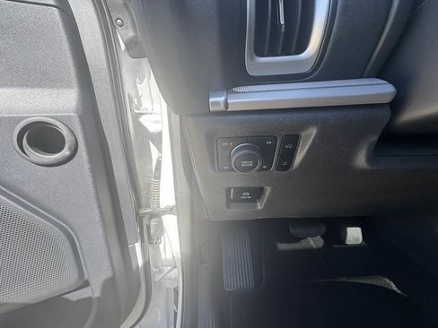 Used 2025 Ford Expedition Active image 17