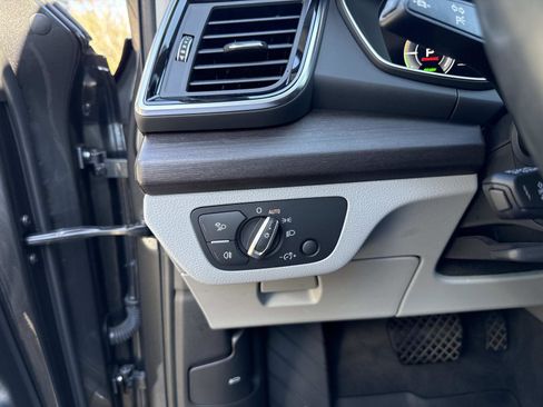 Used 2021 Audi Q5 e Premium Plus w/ Premium Plus Package image 32