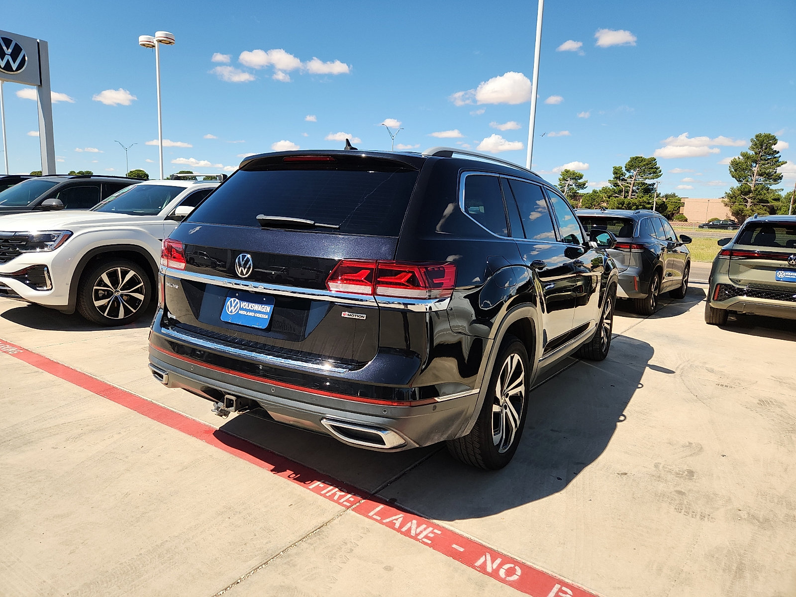 Used 2021 Volkswagen Atlas SEL Premium w/ MDO Package (Bench Seat) AWD/4WD image 5