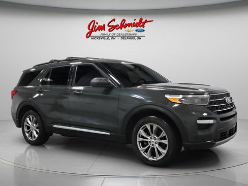 Used 2022 Ford Explorer XLT w/ Equipment Group 202A image 2