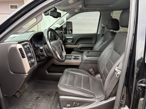 Used 2019 GMC Sierra 2500 Denali w/ Duramax Plus Package AWD/4WD image 16