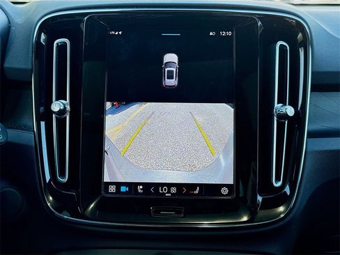 Used 2023 Volvo XC40 Recharge Ultimate w/ Protection Package Premier image 15