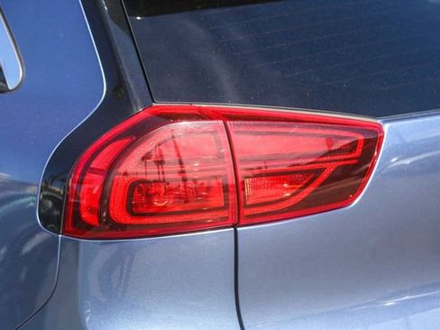 Used 2022 Kia Niro EX image 11