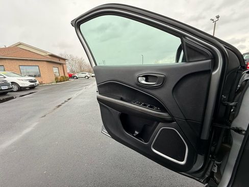 Used 2021 Jeep Compass Latitude image 21