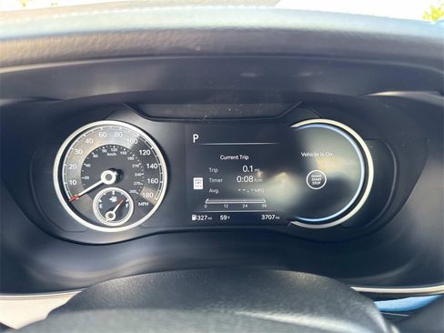 Used 2025 Genesis G70 2.5T image 11