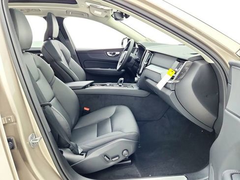 New 2025 Volvo XC60 B5 Core w/ Protection Package Premier image 18
