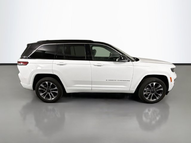Used 2024 Jeep Grand Cherokee Overland w/ Luxury Tech Group IV AWD/4WD image 8