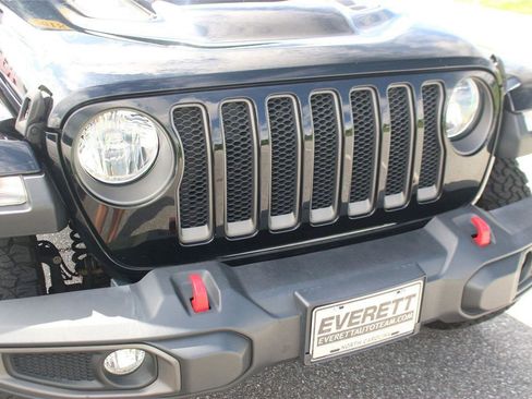 Used 2018 Jeep Wrangler Unlimited Rubicon w/ Cold Weather Group image 9