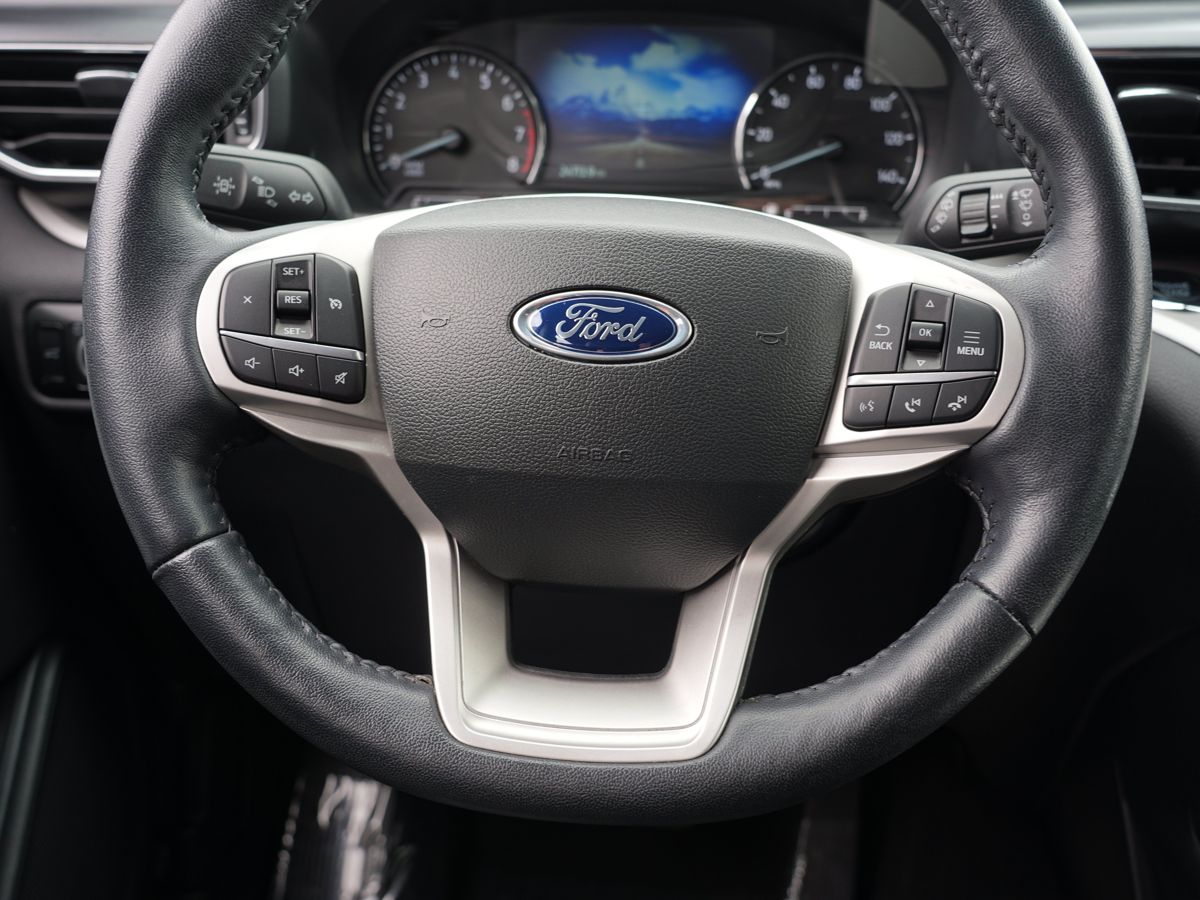 Used 2023 Ford Explorer XLT w/ Equipment Group 202A AWD/4WD image 25
