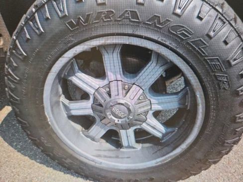 Used 2017 GMC Sierra 1500 SLT w/ SLT Premium Package AWD/4WD image 15