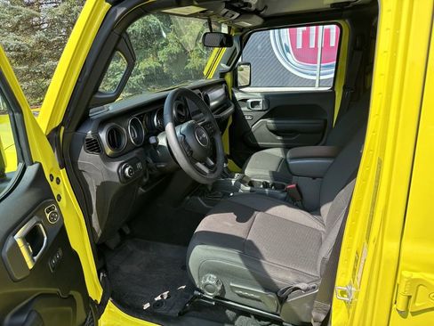 Used 2023 Jeep Gladiator Willys image 22