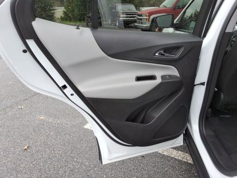 Certified 2024 Chevrolet Equinox LS w/ LS Convenience Package image 17