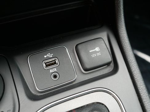Used 2019 Jeep Cherokee Trailhawk w/ Cold Weather Group AWD/4WD image 30