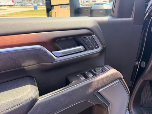 Used 2025 GMC Sierra 2500 Denali w/ Technology Package AWD/4WD image 9