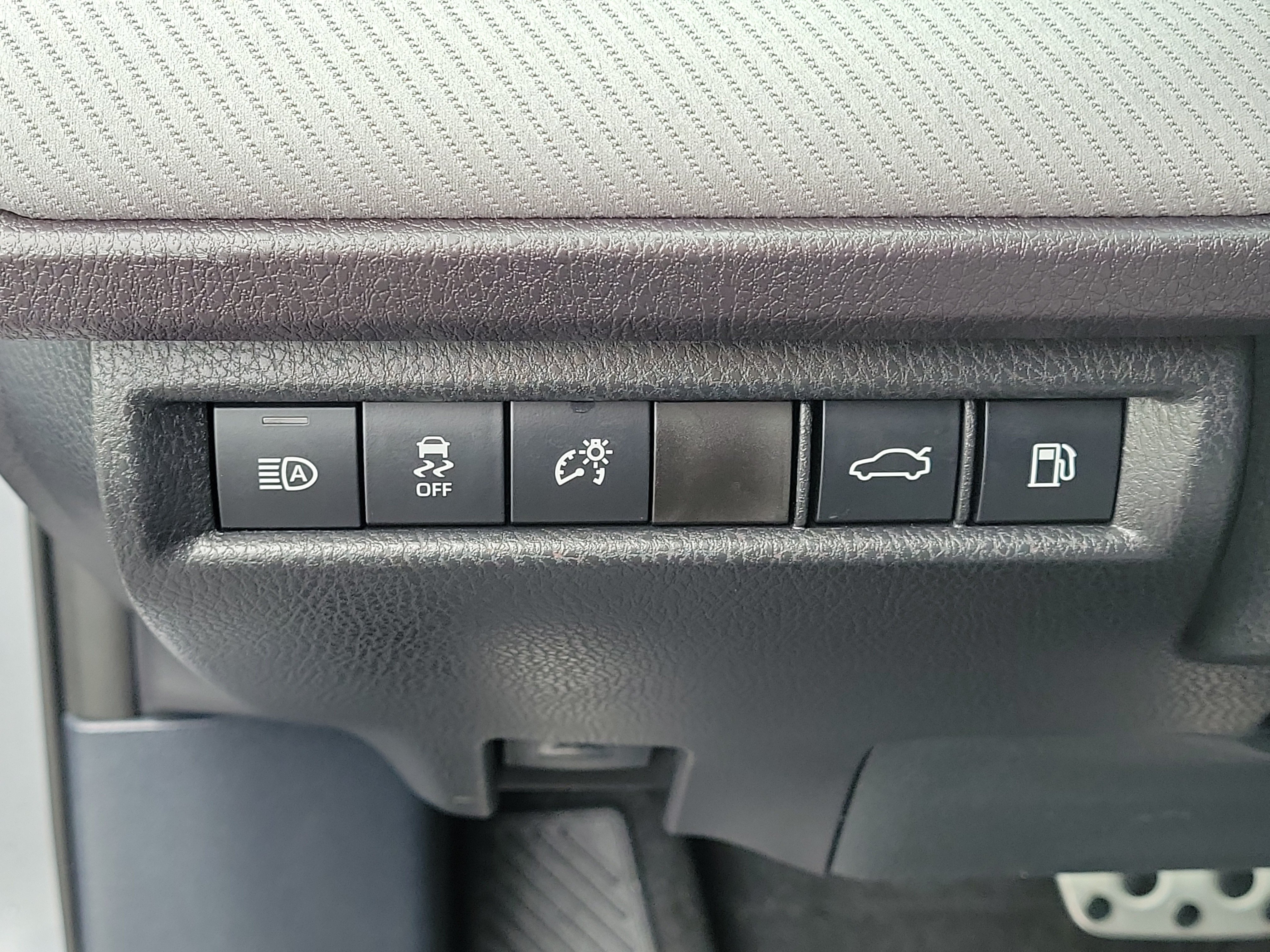 Used 2026 Toyota Camry SE FWD image 32