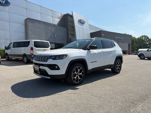 Used 2025 Jeep Compass Limited AWD/4WD image 1