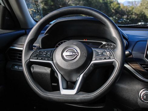 Used 2023 Nissan Altima 2.5 SV image 15