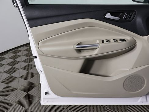 Used 2017 Ford Escape Titanium image 19