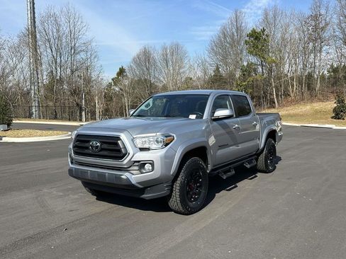 Used 2020 Toyota Tacoma SR5 image 3