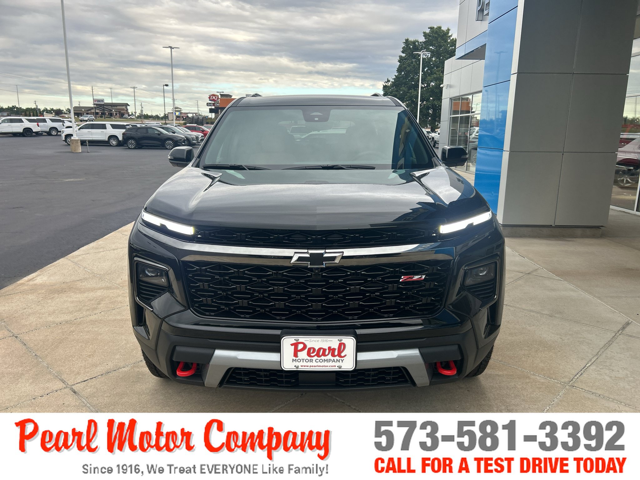 New 2027 Chevrolet Traverse Z71 w/ Driver Confidence Package AWD/4WD image 2