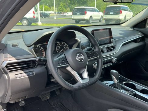 Used 2024 Nissan Altima 2.5 SV FWD image 14