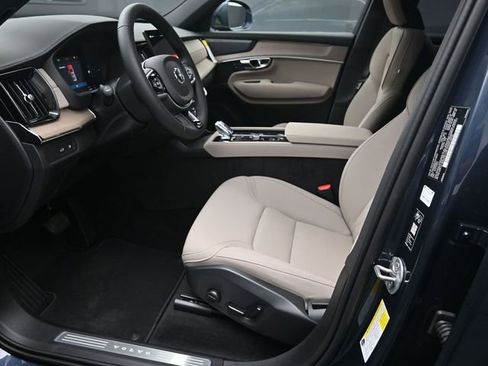 New 2026 Volvo XC90 T8 Plus w/ Protection Package Premier image 17