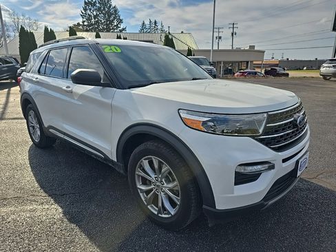 Used 2020 Ford Explorer XLT w/ Equipment Group 202A image 4