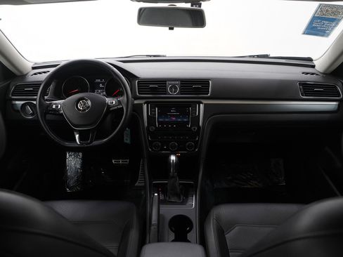 Used 2017 Volkswagen Passat 1.8T R-Line image 12