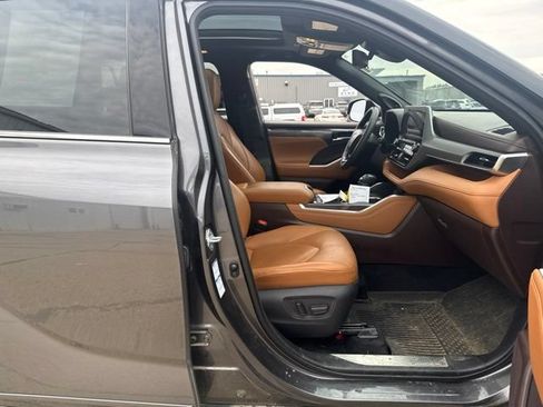 Used 2021 Toyota Highlander Platinum AWD/4WD image 20
